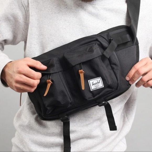 *SOLD* Herschel Eighteen Hip Pack Crossover Fanny Pack NWT Black - Picture 2 of 11